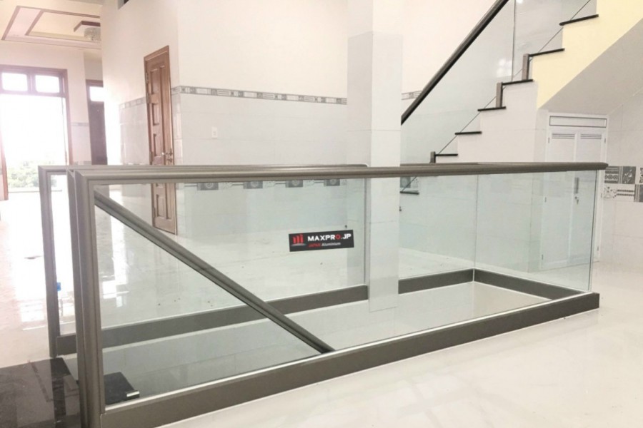 Tay vịn nhôm Xingfa - Lựa chọn hoàn hảo cho cầu thang, lan can kính