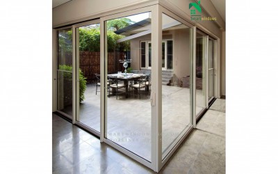 Cửa lùa vuông góc giúp tối ưu không gian và tăng tính thẩm mỹ.