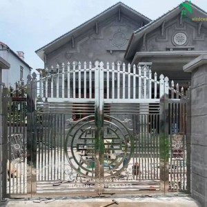 Cổng inox 2 cánh và 4 cánh tại Huyện Phú Xuyên – Bền bỉ, sang trọng, bảo vệ tối ưu cho công trình