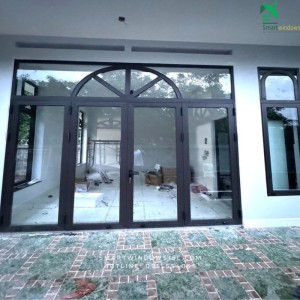 Cửa đi mở quay nhôm Xingfa tại huyện Thanh Oai – Phù hợp nhà dân, nhà phố và nhà thờ họ trong khu dân cư truyền thống