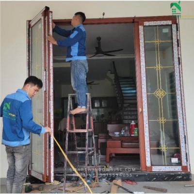 Dự án văn phòng lắp đặt cửa lùa trượt quay – Feedback thực tế